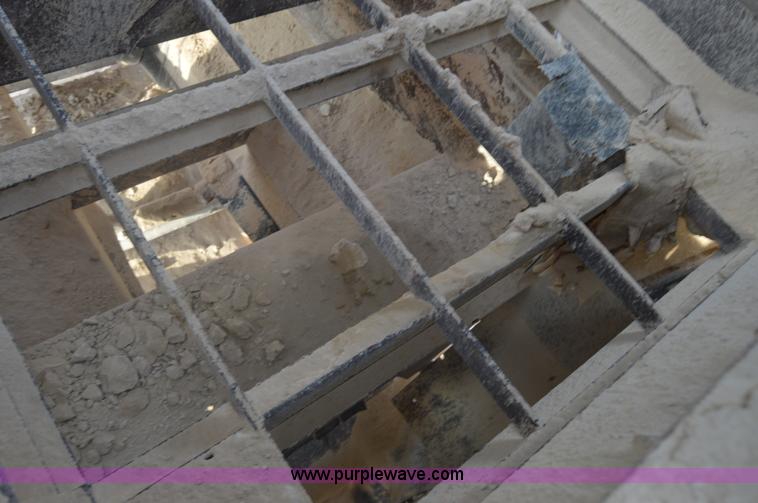 image for item H2977 1997 Cedarapids 5048 HSI crusher