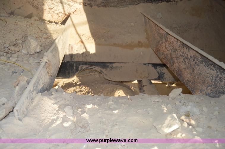 image for item H2977 1997 Cedarapids 5048 HSI crusher