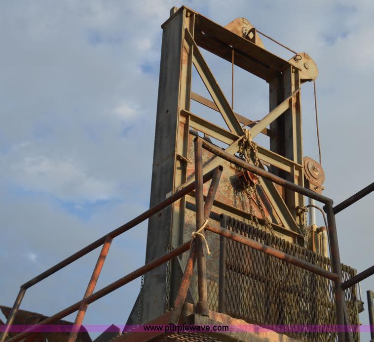 image for item H2978 1956 Pioneer 3042 jaw crusher