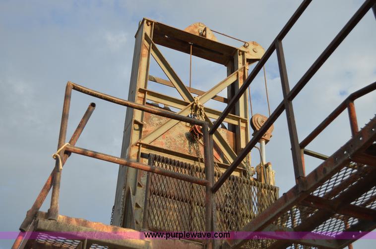 image for item H2978 1956 Pioneer 3042 jaw crusher