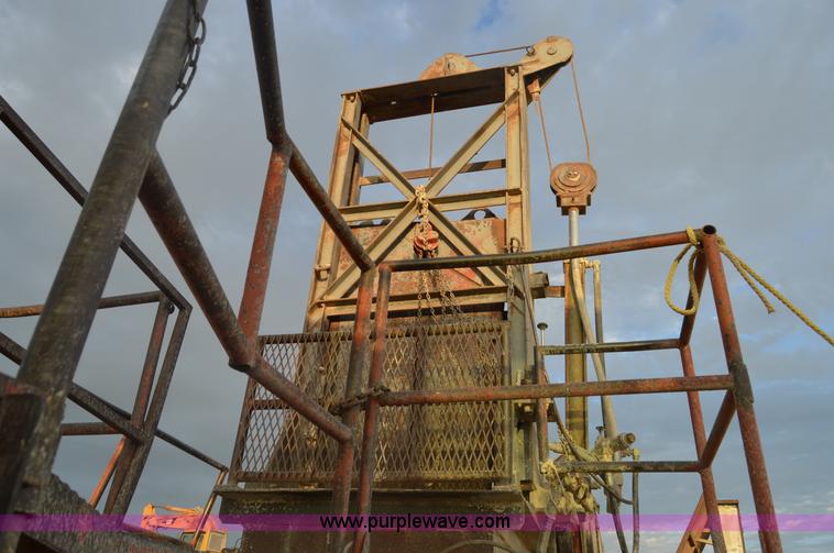 image for item H2978 1956 Pioneer 3042 jaw crusher