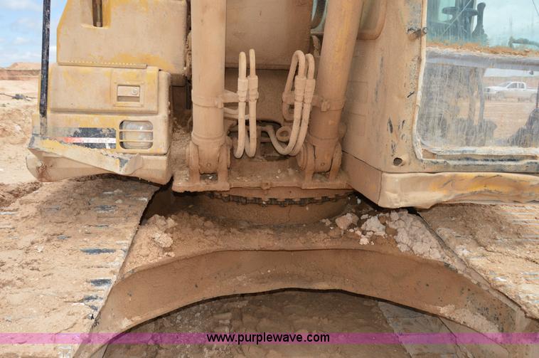 image for item H2980 2000 Caterpillar 318BL excavator