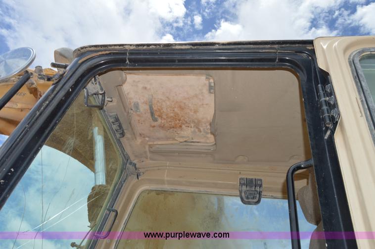 image for item H2980 2000 Caterpillar 318BL excavator