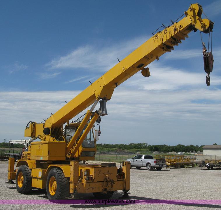 image for item H5349 Pettibone 820 hydraulic crane