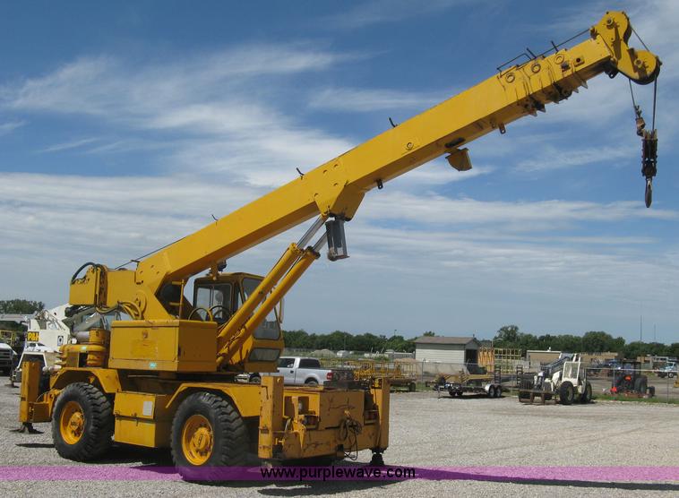 image for item H5349 Pettibone 820 hydraulic crane