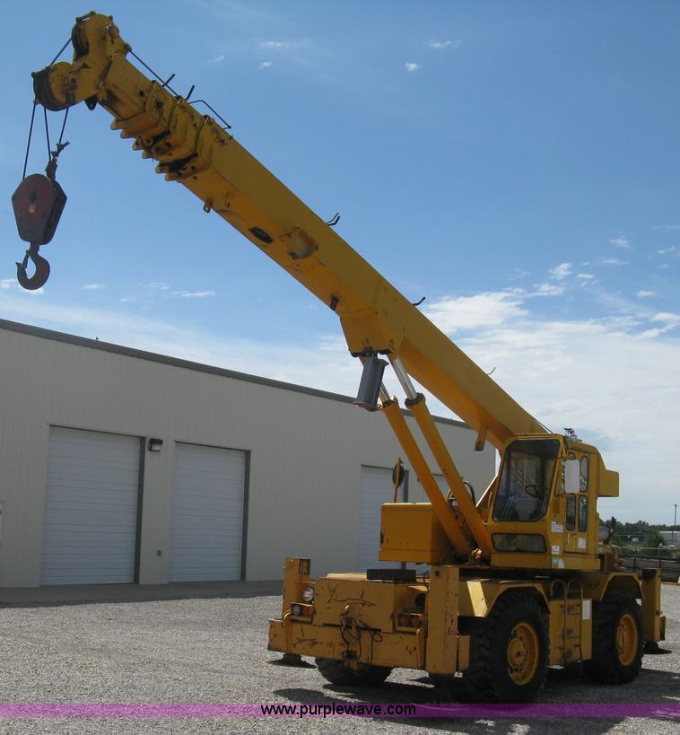 image for item H5349 Pettibone 820 hydraulic crane