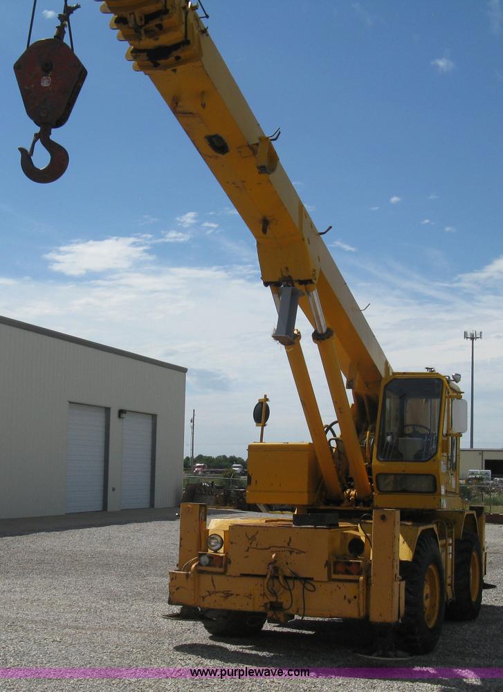 image for item H5349 Pettibone 820 hydraulic crane