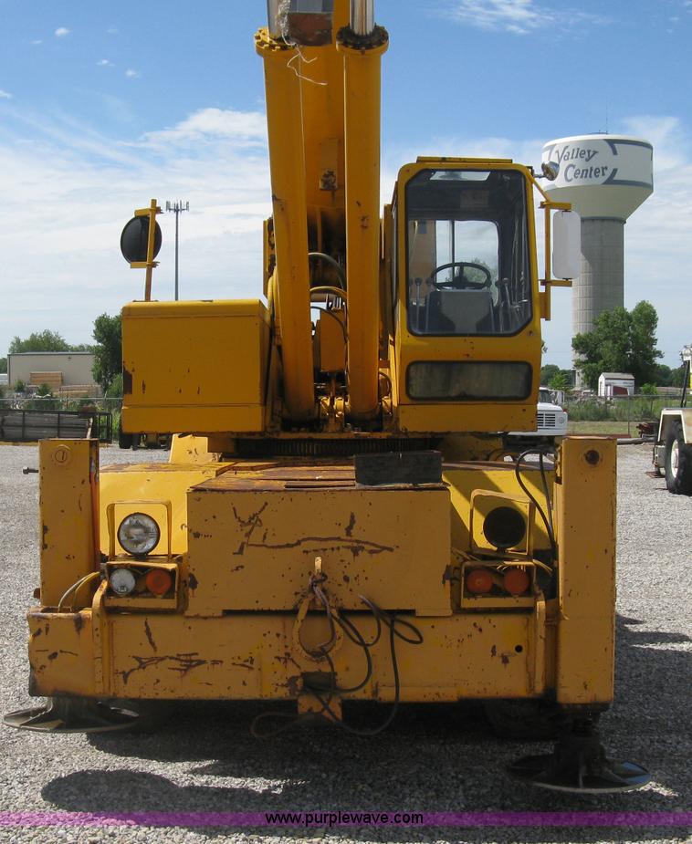 image for item H5349 Pettibone 820 hydraulic crane