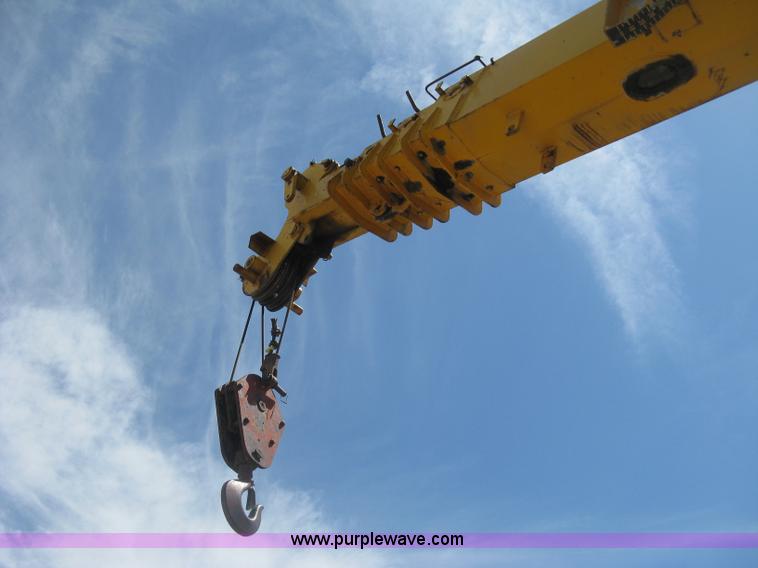 image for item H5349 Pettibone 820 hydraulic crane