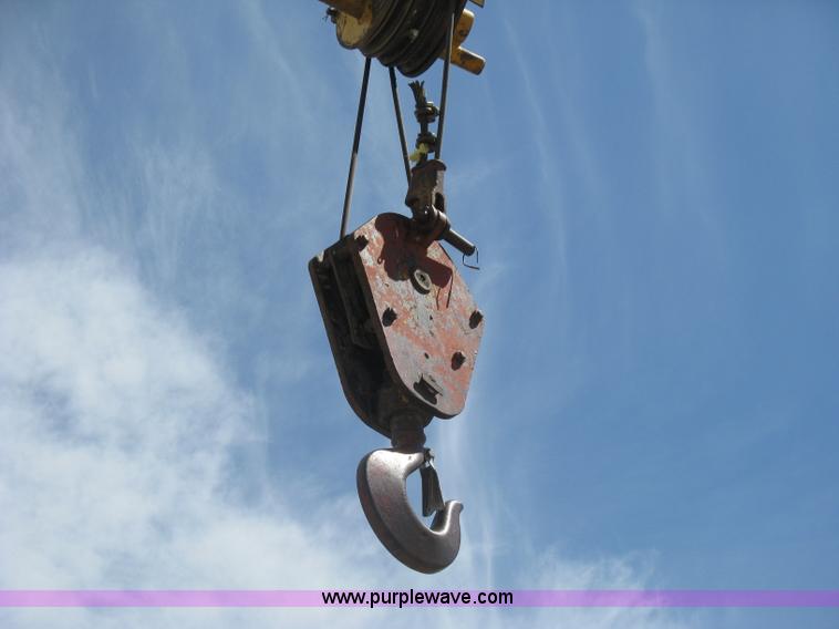 image for item H5349 Pettibone 820 hydraulic crane