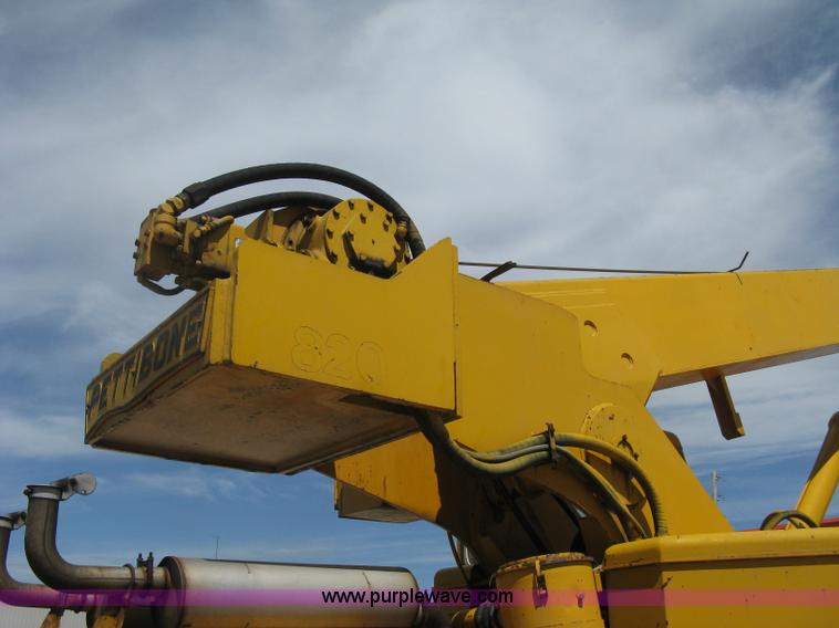 image for item H5349 Pettibone 820 hydraulic crane