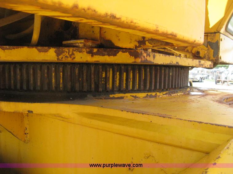 image for item H5349 Pettibone 820 hydraulic crane