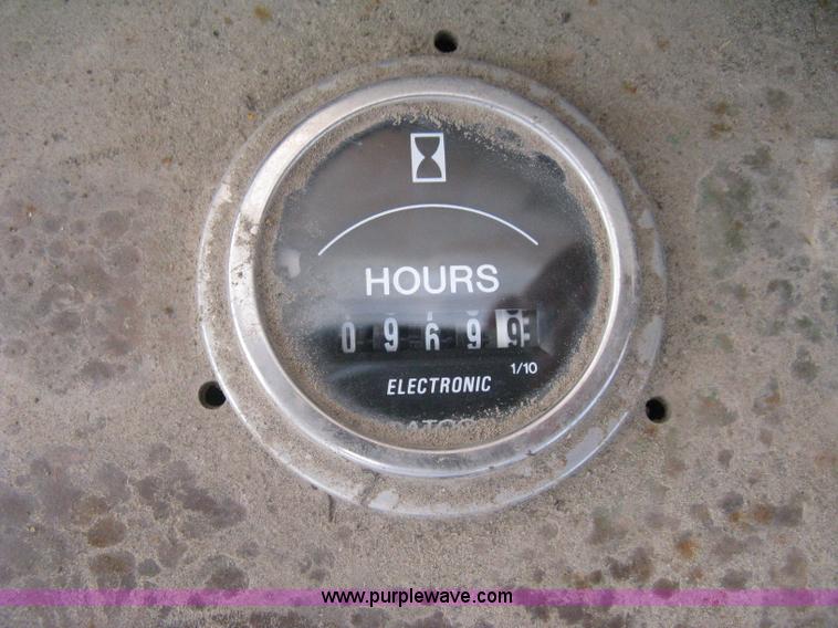 image for item H5349 Pettibone 820 hydraulic crane