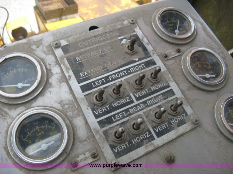 image for item H5349 Pettibone 820 hydraulic crane