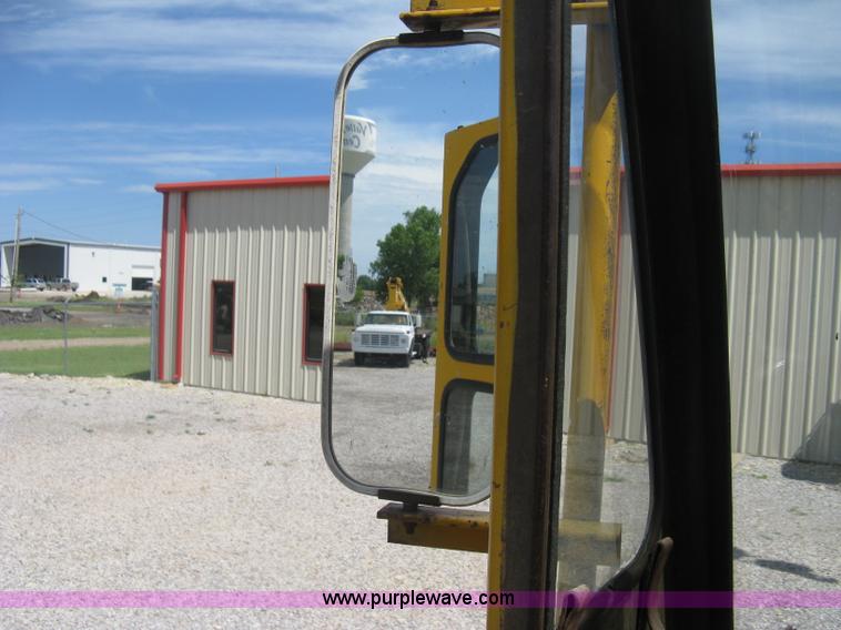 image for item H5349 Pettibone 820 hydraulic crane