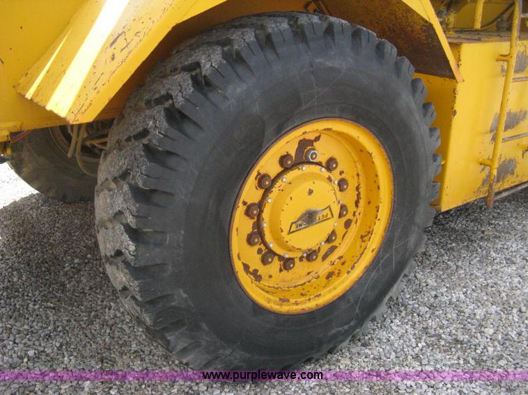 image for item H5349 Pettibone 820 hydraulic crane