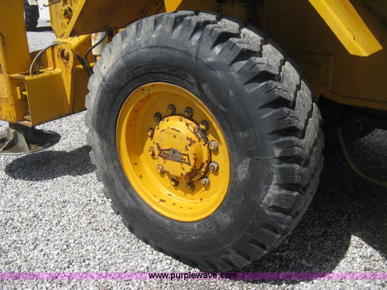 image for item H5349 Pettibone 820 hydraulic crane