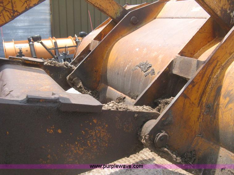 image for item H5361 1976 Case 1150B track loader