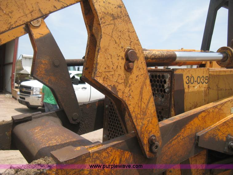 image for item H5361 1976 Case 1150B track loader