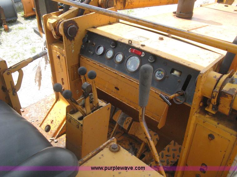 image for item H5361 1976 Case 1150B track loader