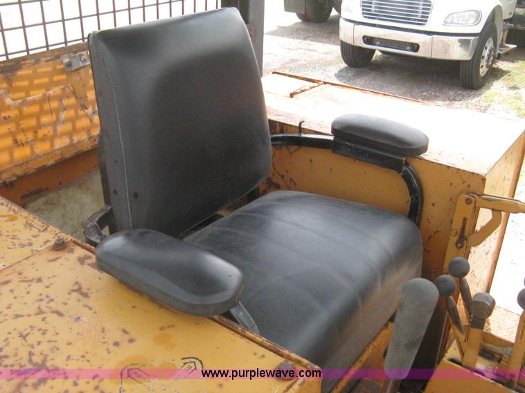 image for item H5361 1976 Case 1150B track loader