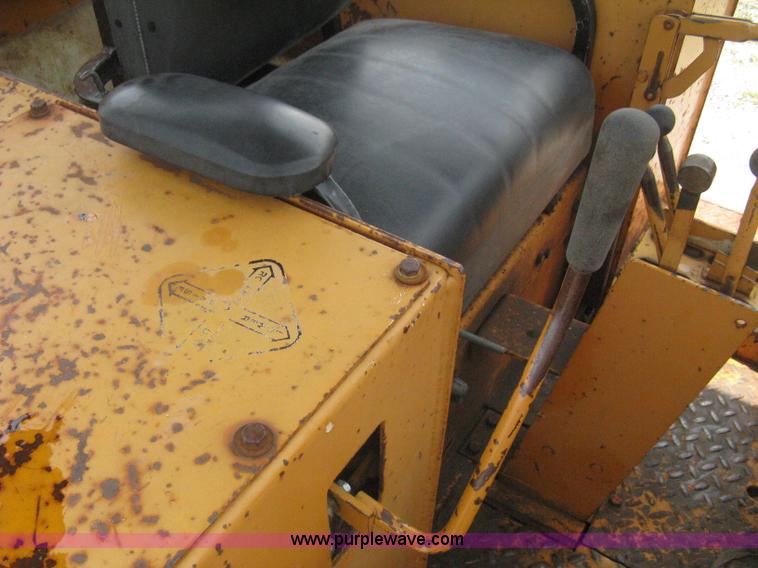 image for item H5361 1976 Case 1150B track loader
