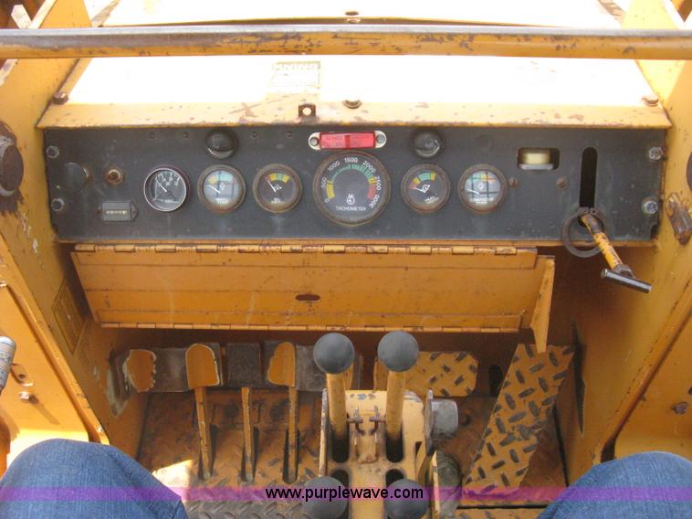 image for item H5361 1976 Case 1150B track loader