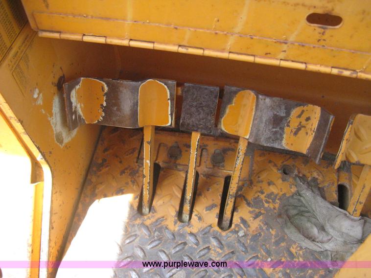 image for item H5361 1976 Case 1150B track loader