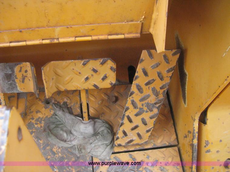 image for item H5361 1976 Case 1150B track loader