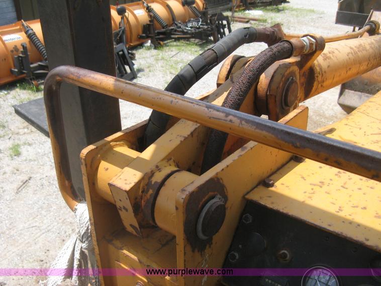 image for item H5361 1976 Case 1150B track loader