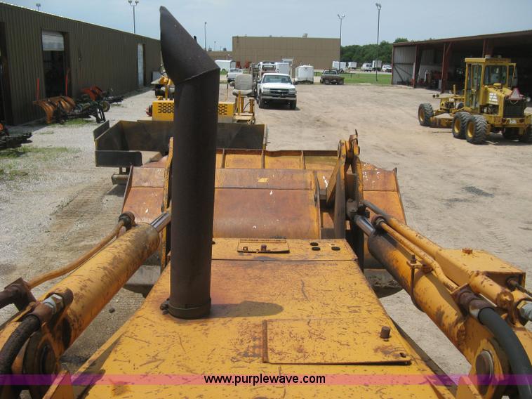 image for item H5361 1976 Case 1150B track loader