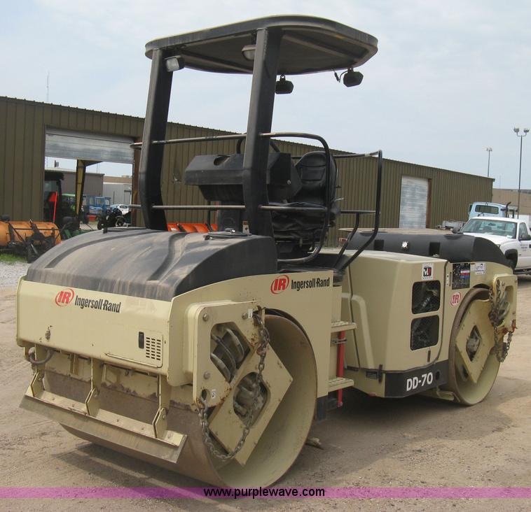 image for item H5362 2002 Ingersoll Rand DD70 articulated smooth drum vibratory roller
