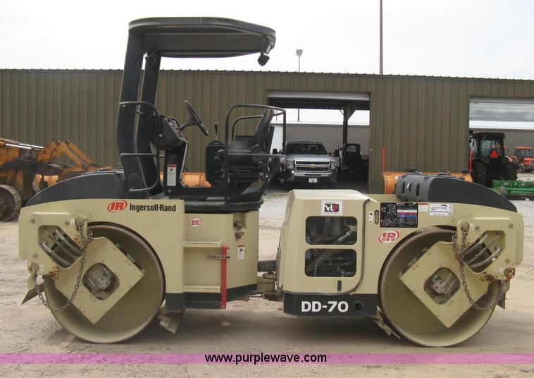 image for item H5362 2002 Ingersoll Rand DD70 articulated smooth drum vibratory roller