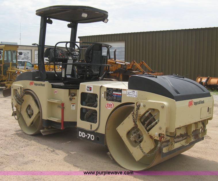 image for item H5362 2002 Ingersoll Rand DD70 articulated smooth drum vibratory roller