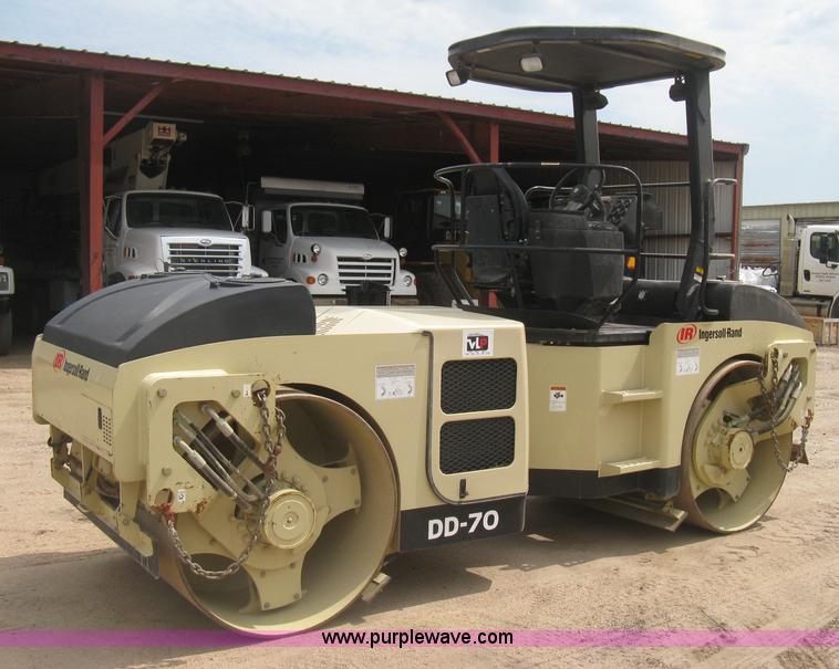 image for item H5362 2002 Ingersoll Rand DD70 articulated smooth drum vibratory roller