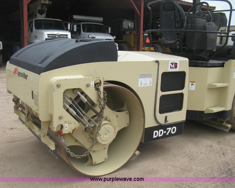 image for item H5362 2002 Ingersoll Rand DD70 articulated smooth drum vibratory roller