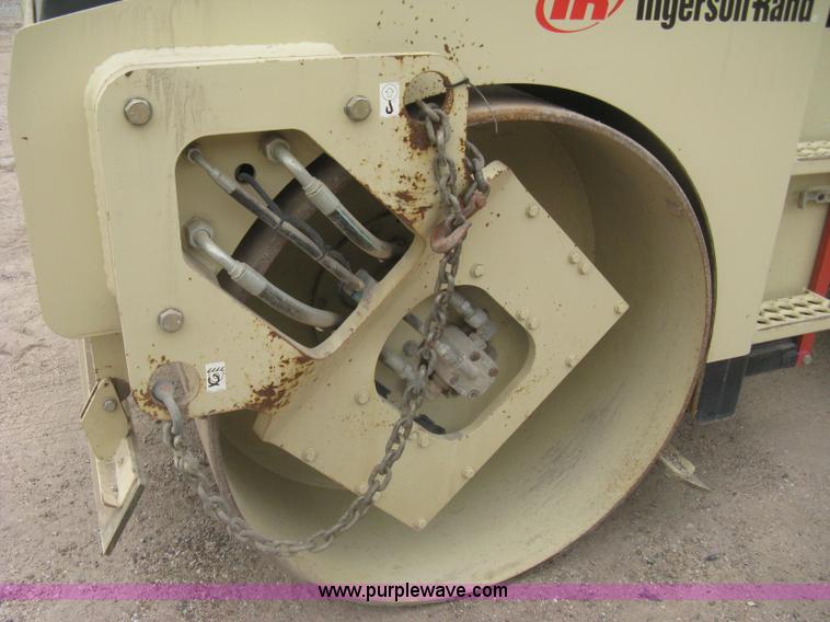 image for item H5362 2002 Ingersoll Rand DD70 articulated smooth drum vibratory roller