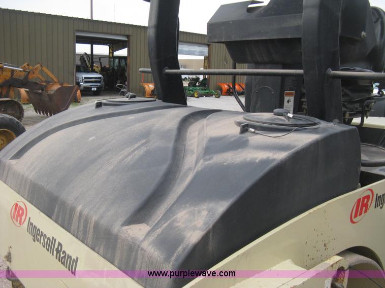 image for item H5362 2002 Ingersoll Rand DD70 articulated smooth drum vibratory roller