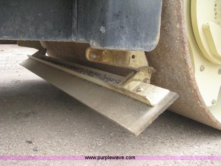 image for item H5362 2002 Ingersoll Rand DD70 articulated smooth drum vibratory roller