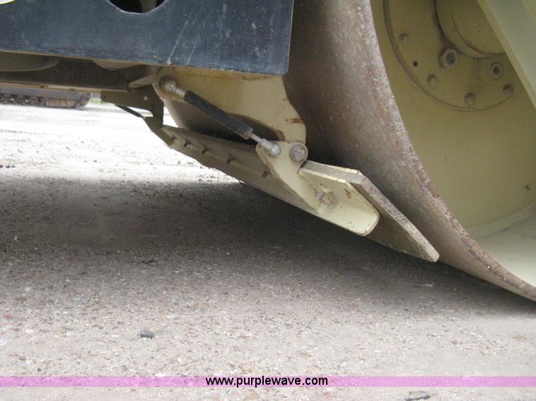 image for item H5362 2002 Ingersoll Rand DD70 articulated smooth drum vibratory roller