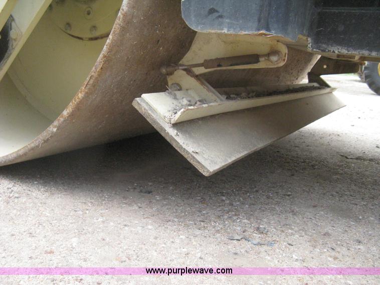 image for item H5362 2002 Ingersoll Rand DD70 articulated smooth drum vibratory roller