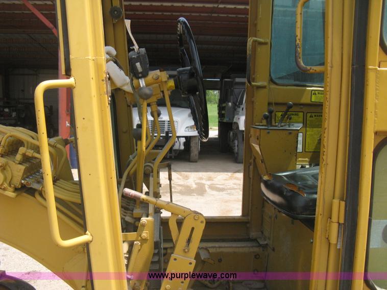 image for item H5363 1989 Fiat-Allis 65B motor grader