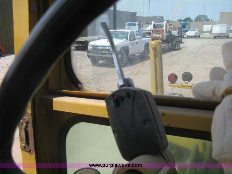 image for item H5363 1989 Fiat-Allis 65B motor grader