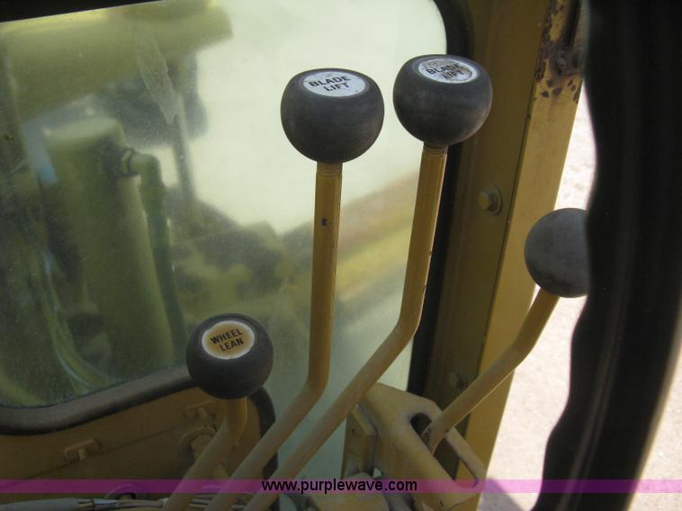 image for item H5363 1989 Fiat-Allis 65B motor grader