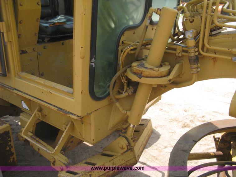 image for item H5363 1989 Fiat-Allis 65B motor grader