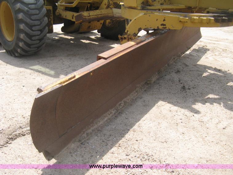 image for item H5363 1989 Fiat-Allis 65B motor grader