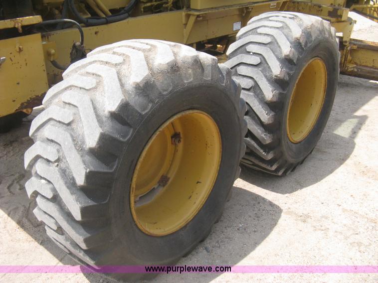 image for item H5363 1989 Fiat-Allis 65B motor grader