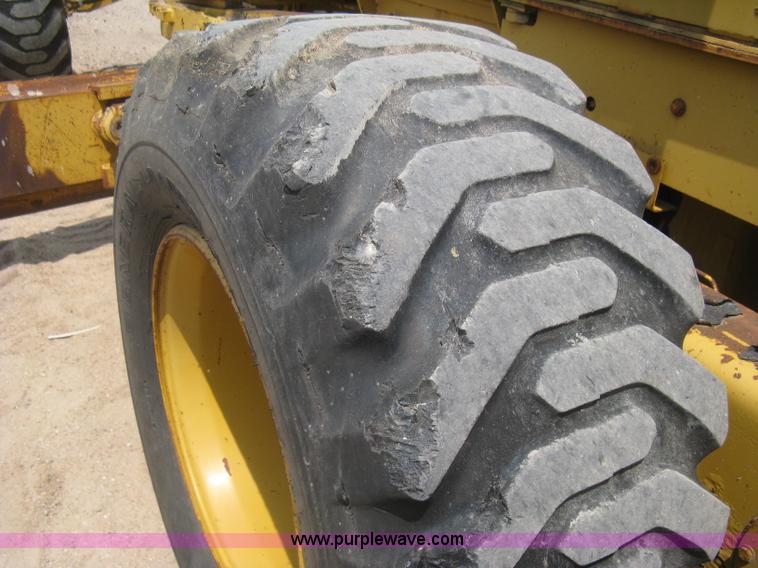 image for item H5363 1989 Fiat-Allis 65B motor grader