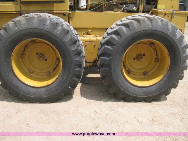 image for item H5363 1989 Fiat-Allis 65B motor grader