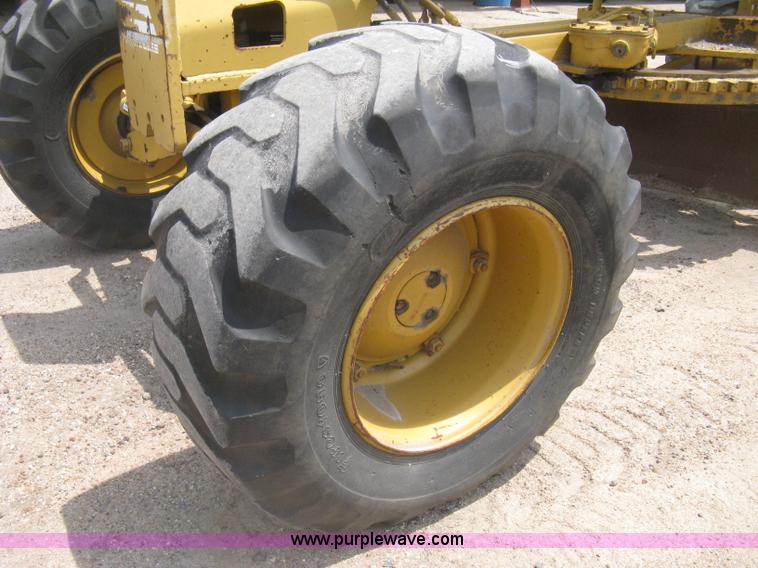 image for item H5363 1989 Fiat-Allis 65B motor grader